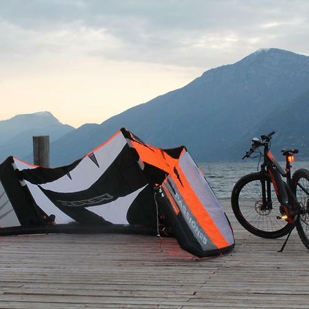 Campione del Garda Surf House Albergue Pieve  Exterior foto