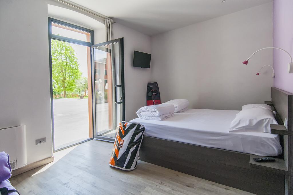 Campione del Garda Surf House Albergue Pieve  Exterior foto