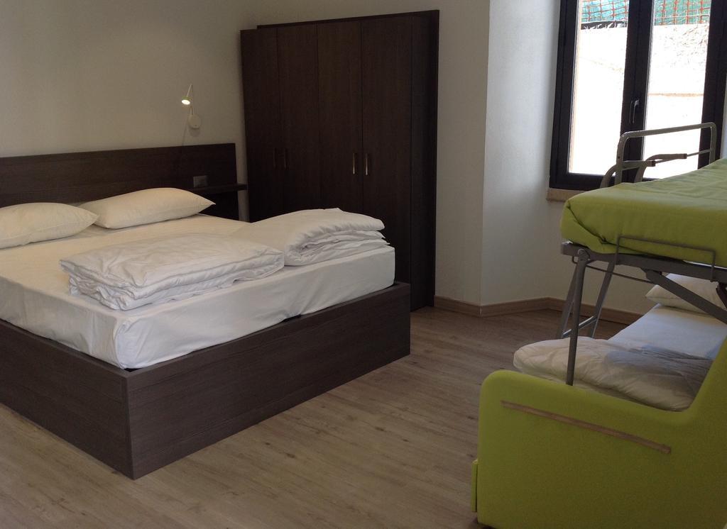 Campione del Garda Surf House Albergue Pieve  Exterior foto