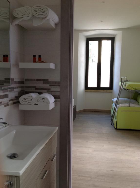 Campione del Garda Surf House Albergue Pieve  Exterior foto